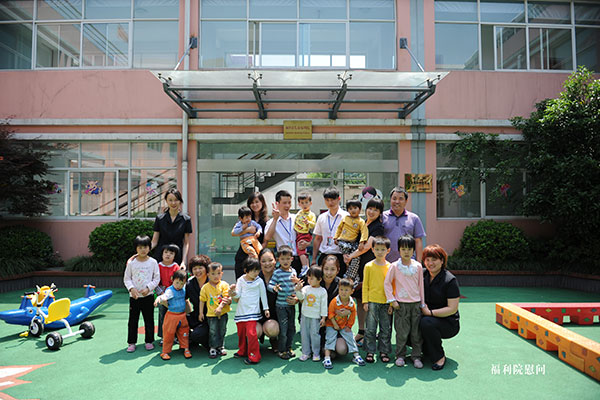 福利院慰問活動(dòng)